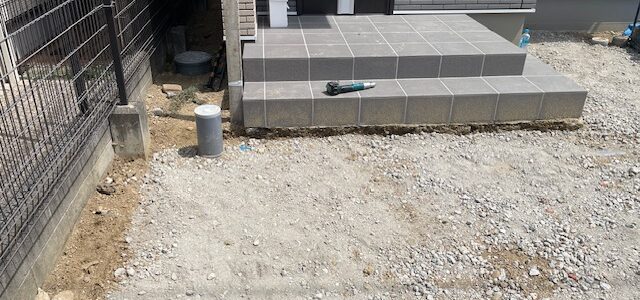 建物全体を引き立たせる門柱　大阪府堺市
